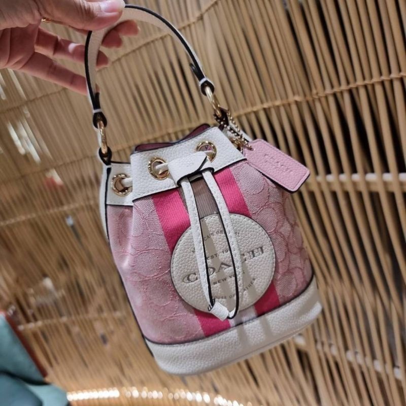 2024 ส่งฟรี กระเป๋าถือ สะพายข้าง Coach แท้ มินิ ทรงขนมจีบ สีชมพู น่ารัก ขายดี ผู้หญิง