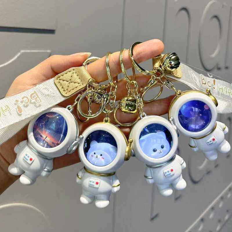 【จัดส่งฟรี】Starry Night Light นักบินอวกาศคู่พวงกุญแจ Creative Luminous Bear พวงกุญแจกระเป๋าจี้ของขวัญเล็กๆ