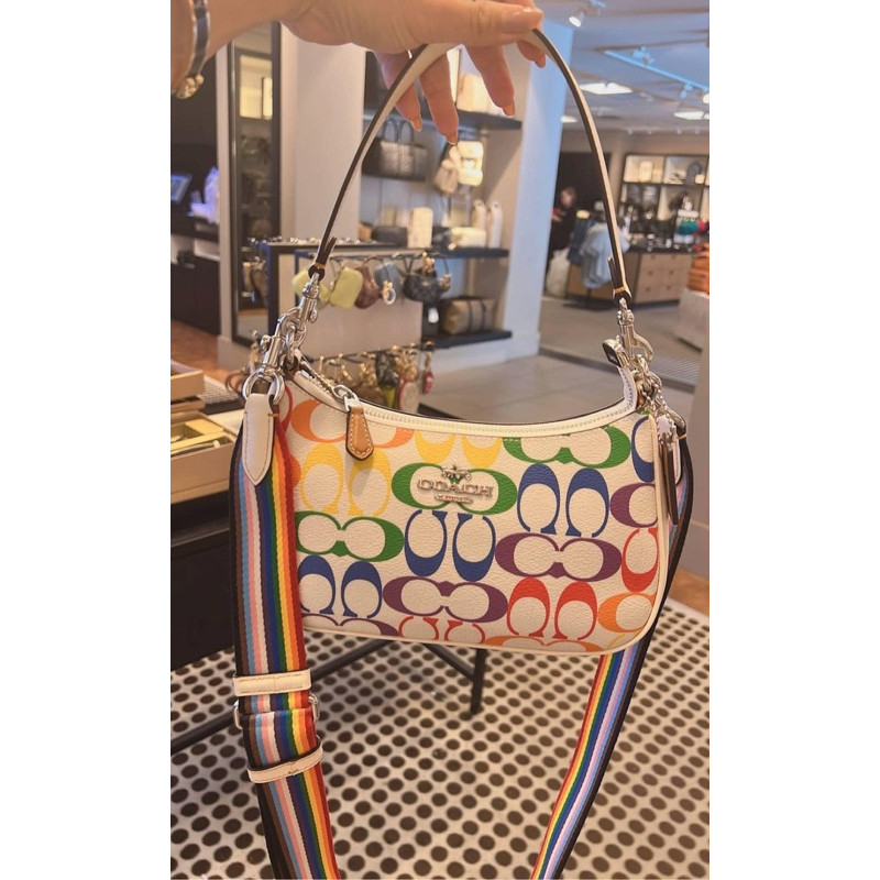 2024 (ใช้โค้ด30% เหลือ 4790) ของแท้ Coach Rainbow Teri Shoulder Bag พร้อมส่ง