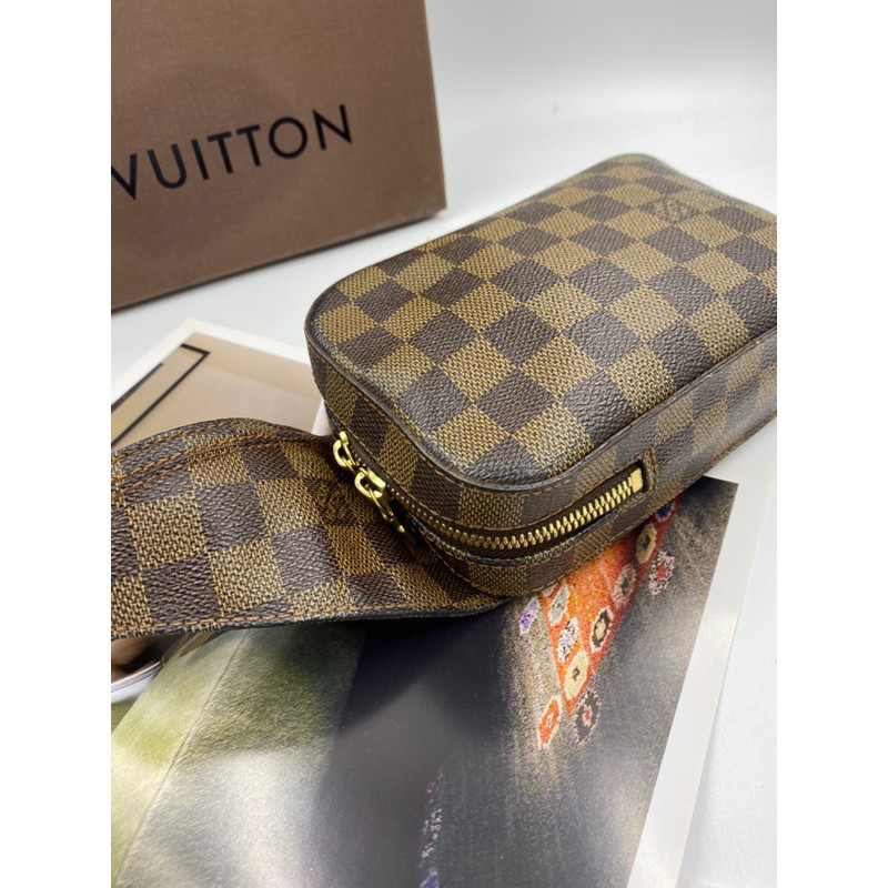 Used LV Geronimos มาพร้อมกล่อง หายากมากค่ะรุ่นนี้ไม่ผลิตแล้วค่ะ ใช้ทนจุได้เยอะค่ะ