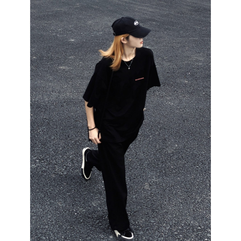 BALENCIAGA6303 โลโก้สีขาวเสื้อโปโลสีดําทรงเข้ารูปยืดหยุ่นสูงสบาย
