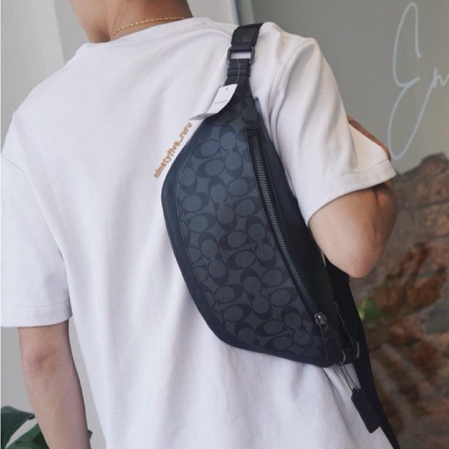 ในสต็อก CCH Rivington BelT. B..ag/chest.. B..ag 11 3/4" (L) x 7 1/4" (H) x 1 1/4" (W)