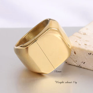 แหวนพื้นผิวแบนสแตนเลสสําหรับผู้ชาย Non Tarnish ชุบทอง Hypoallergenic Non Fade เครื่องประดับ