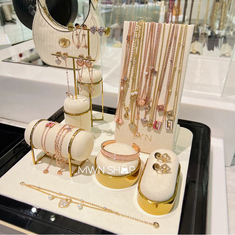 Lyn มีโค้ดลด30% jewelry สร้อยข้อมือ,กำไล,สร้อยคอ เครื่องประดับ พร้อมกล่อง ของแท้จากชอป