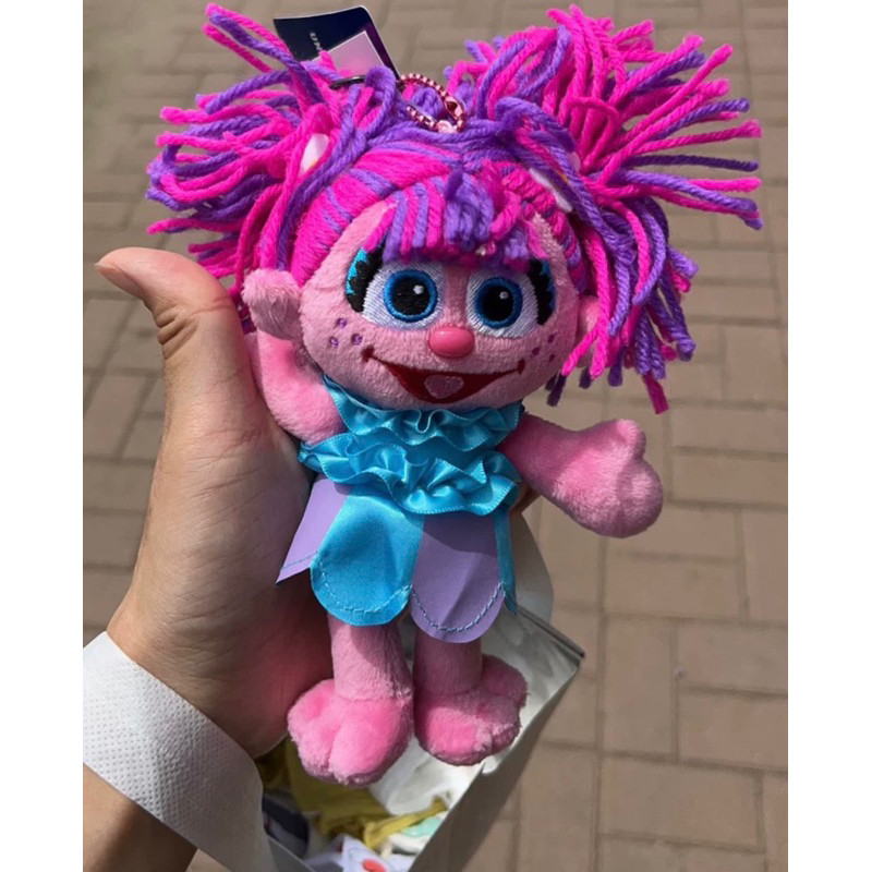 พร้อมส่ง พวงกุญแจ Sesame Street Abby Plush Ball Chain จาก Universal Studios Japan