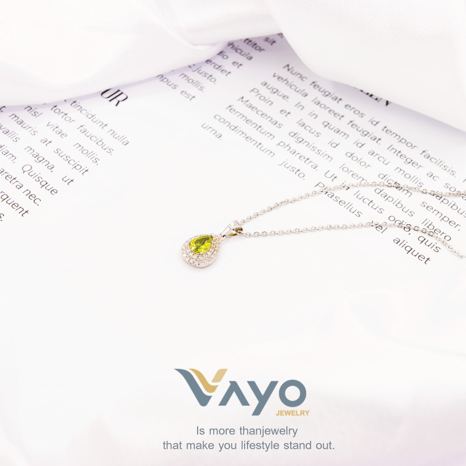 สร้อยเงินแท้ จี้พลอย Prehnite ทรงหยดน้ำประดับเพชร : Vayo Jewelry