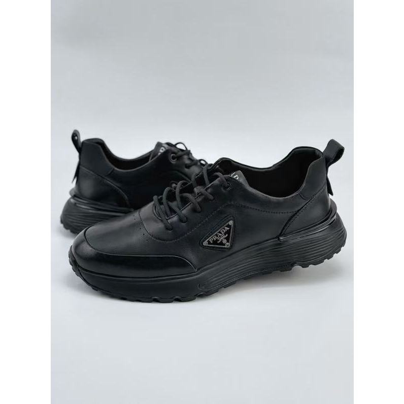 สินค้าใหม่ PRADA Prada Thick Sole โลโก้ Strappy รองเท้ากีฬาลำลองสำหรับผู้ชาย