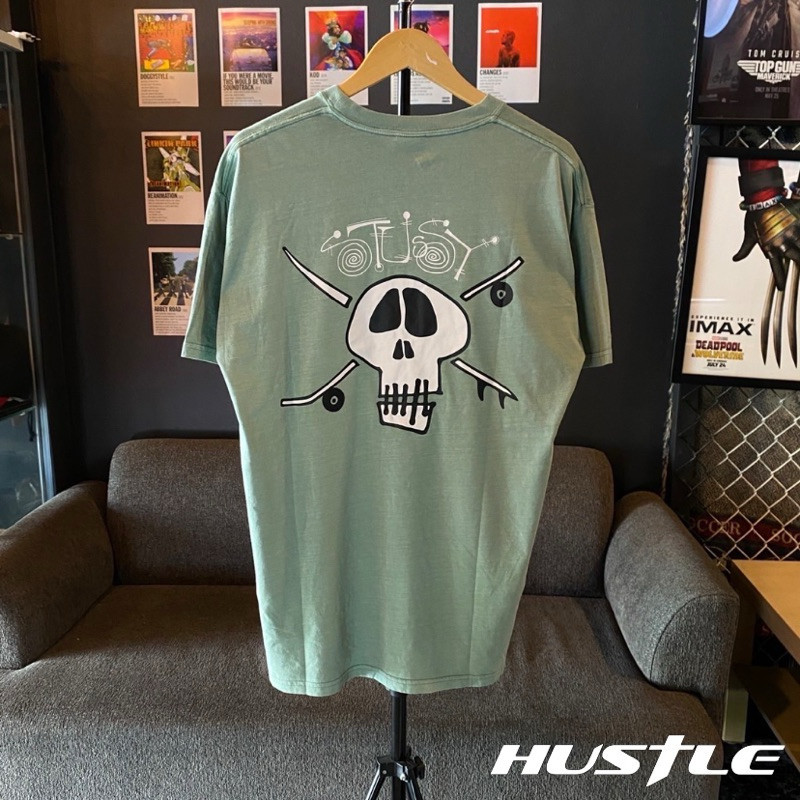 ♞[Hustle.store]เสื้อยืด Stussy Surf Skate Skull   T-shirt White1ของแท้พร้อมส่ง️️️️️️️️ XHS XLF