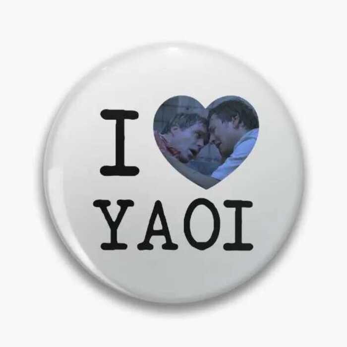 I Love Yaoi Saw Chainshipping V2 ปุ่มนุ่มเข็มกลัดน่ารักแฟชั่นเสื้อผ้าสร้างสรรค์หมวกตลกโลหะ Decor Lap