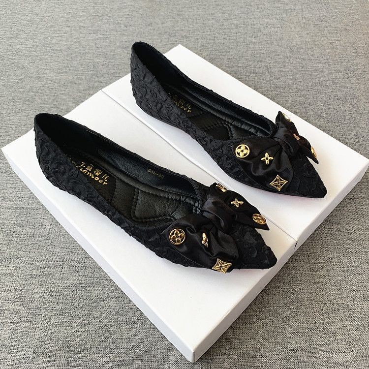 ️35-43️รองเท้าแบนสไตล์ชาแนล 2025 หนังผ้าใบ+โบว์น่ารัก ใส่กับชุดเดรสได้ทุกโอกาส