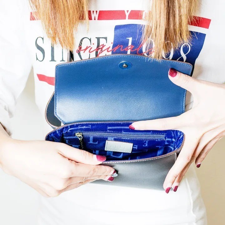 ELLE BAG | กระเป๋าผู้หญิง แบบคาดอกคาดเอว ทำจากหนังวัวแท้ ลายขนม้า ตัดต่อหนัง 3 สีใน 1 ใบ VINTAGE ST