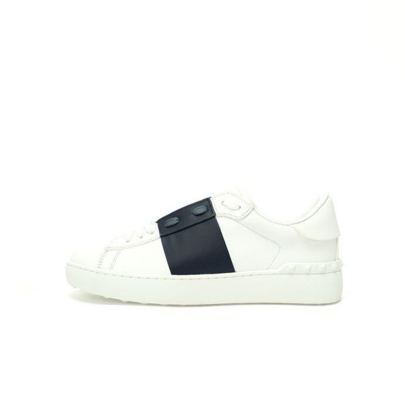 Valentino Garavani Rockstud Untitled Low Sneaker รองเท้าผ้าใบสไตล์วินเทจ YS0830BLUM15