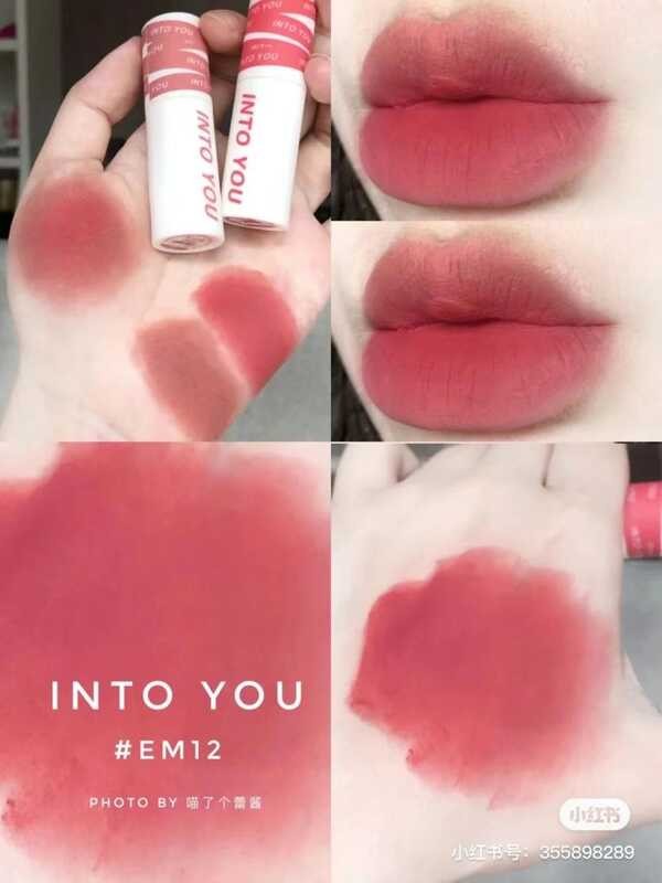 ▣ ลิปสติก Pure Desire โดย INTO YOU ด้วยการเสร็จสิ้นแบบมัน ทน