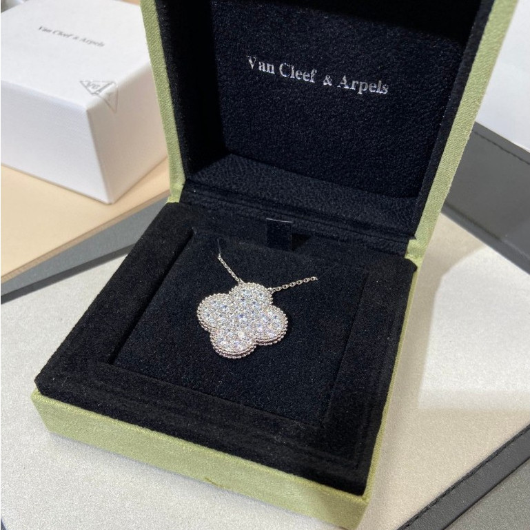 Pre order ราคา2300 Van Cleef & Arpels A Large Flower Full of Diamond Necklace สร้อยคอ Metal Coating
