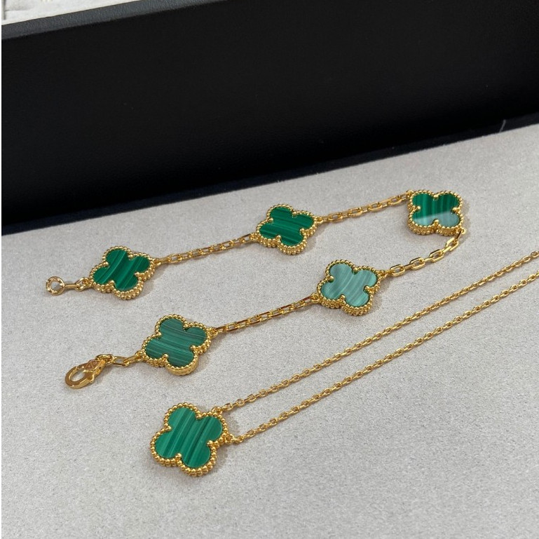 Pre order ราคา4600 Van Cleef & Arpels Malachite Bracelet สร้อยข้อมือ V gold plating palladium