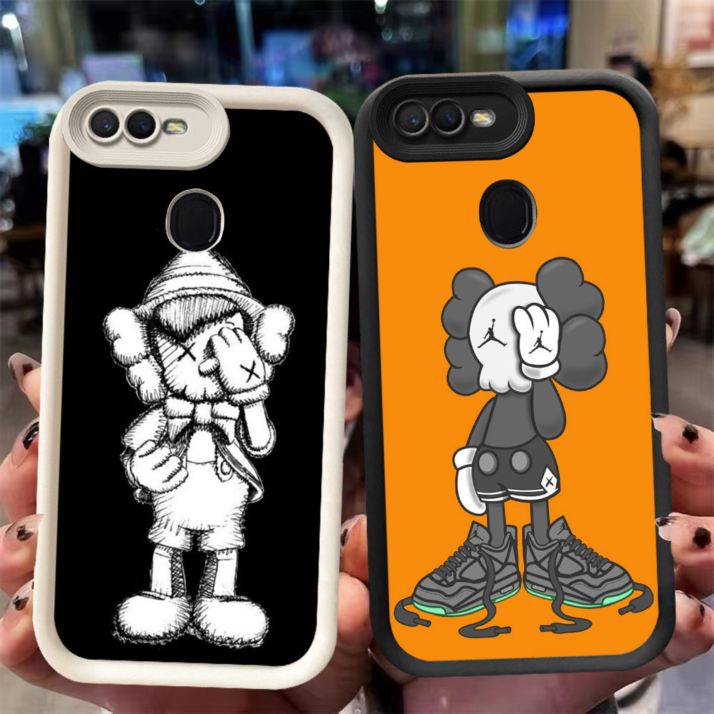 XI48 KAWS สําหรับ OPPO A12s A3S A12 A11K F9 F7 A12E A5S A1K A5 A7 Pro สีดําสีขาว