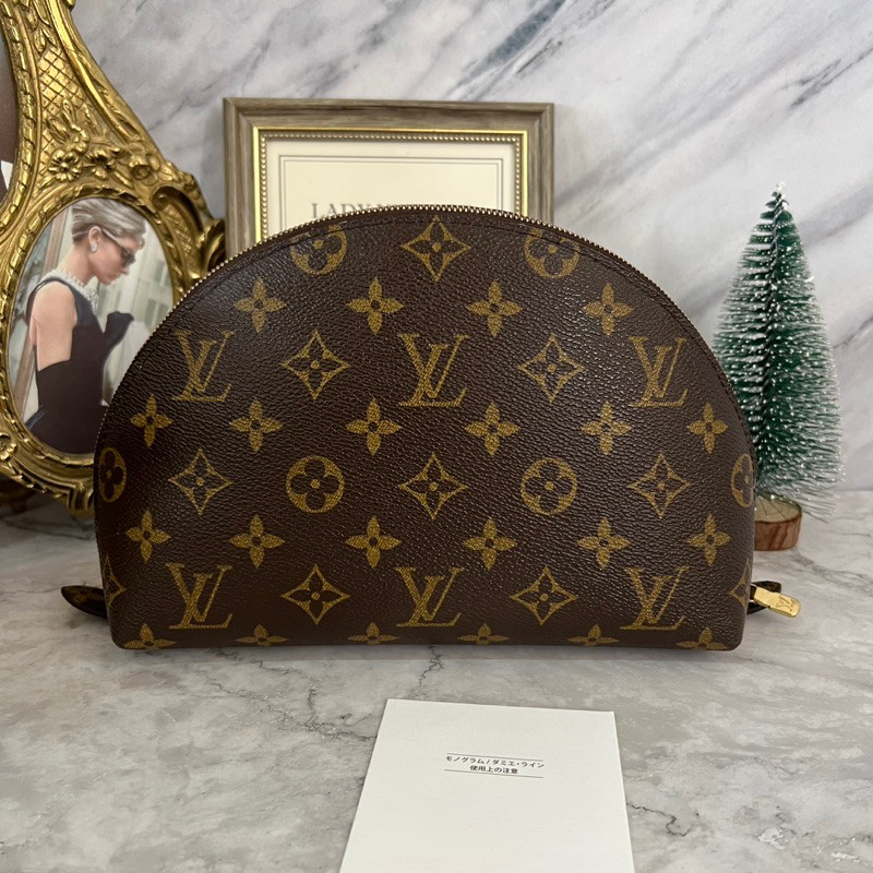 2024 LV cosmetic pouch GM มือสองของแท้