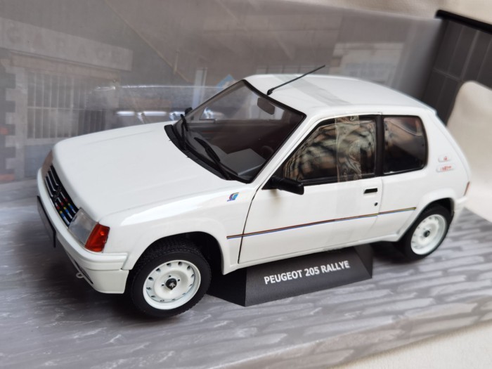 Solido 1/18 peugeot 205 RALLYE MK1 peugeot รถรุ่นโลหะผสม