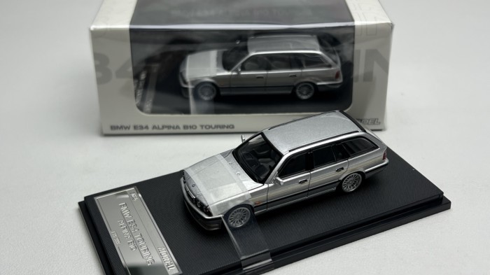 พร้อมสต็อก พร้อมสต็อก Mortal 1: 64 BMW 5 Series E34 Arbinnava Can Travel Version B10 Silver Model