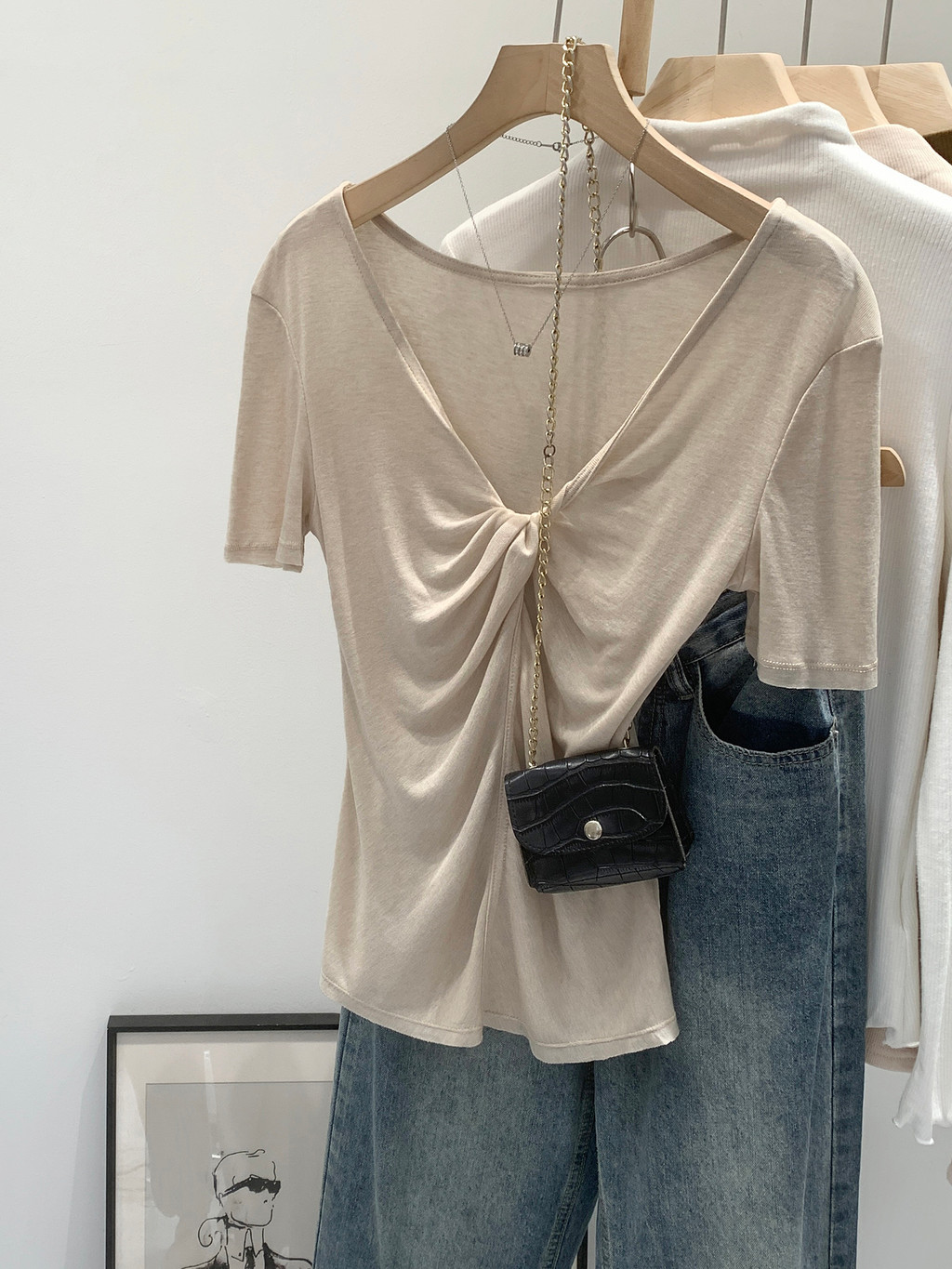 เสื้อยืดแขนสั้น Lyocell fiber สไตล์ทวิสต์ V-neck ทรงเพรียวพอดีตัว99429