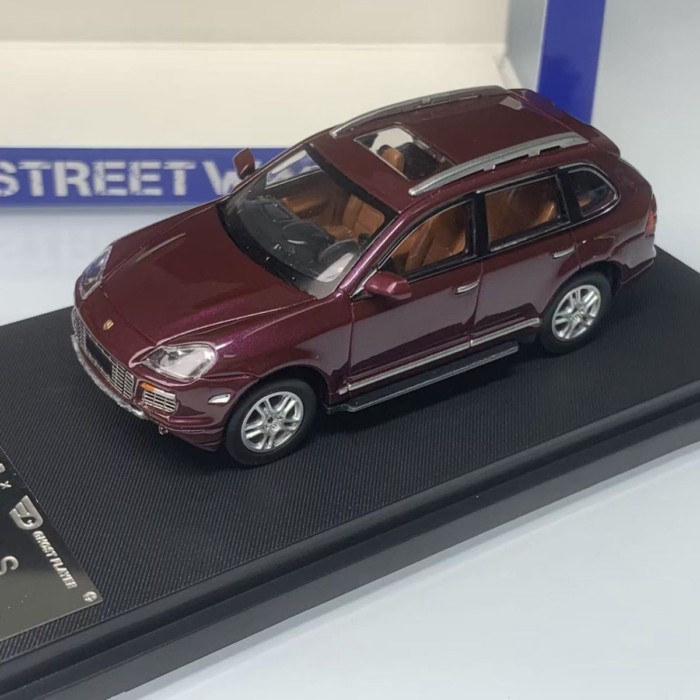 พร้อมสต็อก SW 1: 64 Porsche Cayenne Cayenne Turbo SS จําลองรถรุ่นคอลเลกชันไวน์แดง