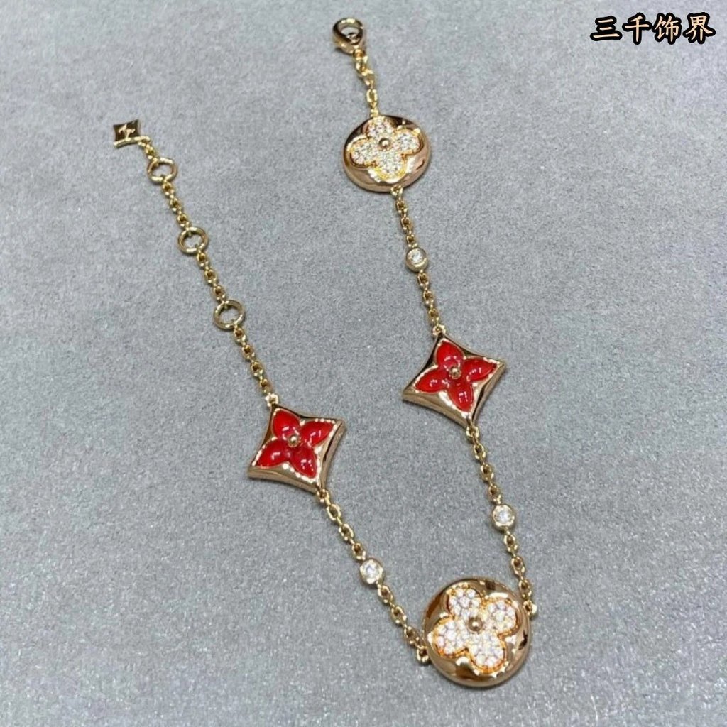 สร้อยข้อมือโคลเวอร์สี่ใบLouis Vuitton ดีไซน์ลายดอกไม้