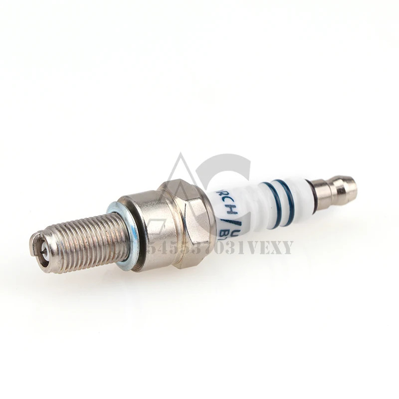 Motorcycle B7RIU spark plug suitable for CR7E CPR7EA-9 CPR8EA-9 CPR8EAIX-9 96067 CR8E CR8EIX IU24 I