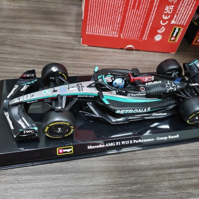 ระหว่างระหว่าง Mercedes-Benz F1W15 รถสูตรจําลองรถเครื่องประดับรุ่นรถเดิม