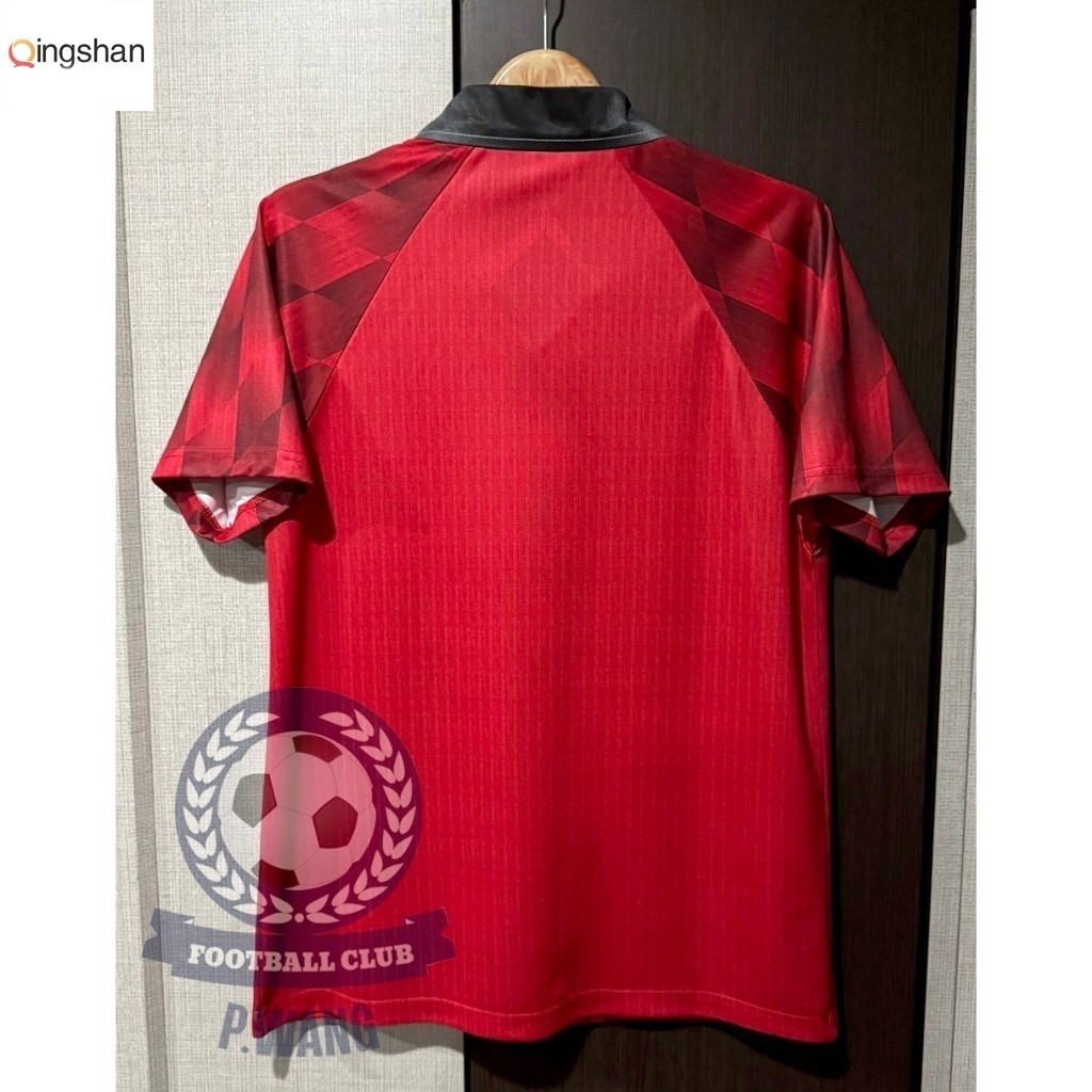 เสื้อฟุตบอลย้อนยุค แมนยู Home ปี 1996-1997 คอปก ลายหมากฮอต ตรงต้นฉบับทุกจุด คุณภาพสูงกล้ารับประกันคุ
