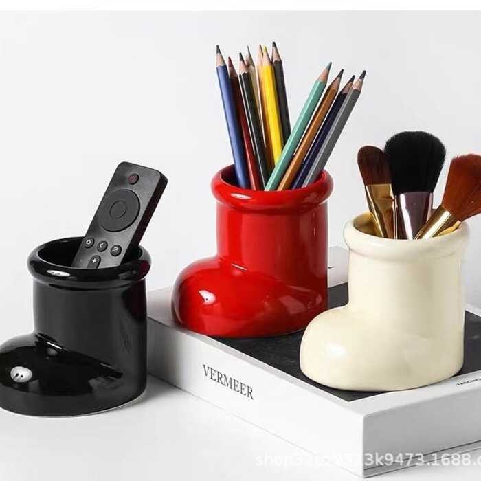 Ins Niche Astro Boy ไม้สีแดงเซรามิครองเท้าแจกัน Creative ดอกไม้-raising ห้องนั่งเล่นน่ารักอินเทรนด์เ