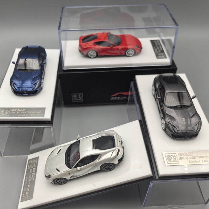 คลังสินค้าพร้อมโมเดลไม่สม่ําเสมอเล่น 1: 64 Ferrari 812 superfast Collection โมเดลรถเรซิ่นแบบคงที่