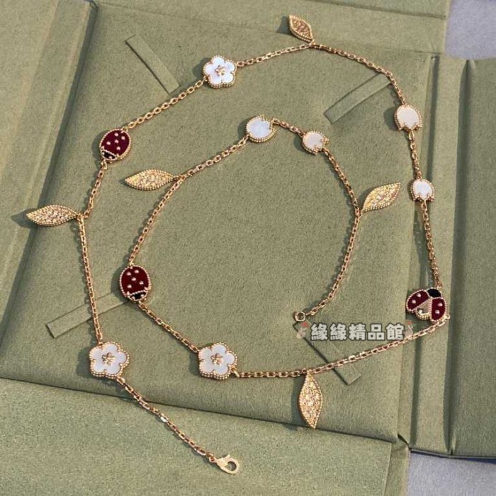 Clover Ladybug Leaf สร้อยคอผู้หญิงยาว EE1W