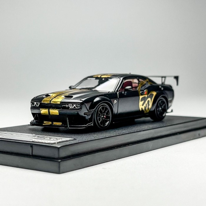 พร้อมสต็อก SH 1:: 64 Dodge Challenger Dodge SRT Hellcat รุ่นที่กําหนดเองโมเดลรถโลหะผสม