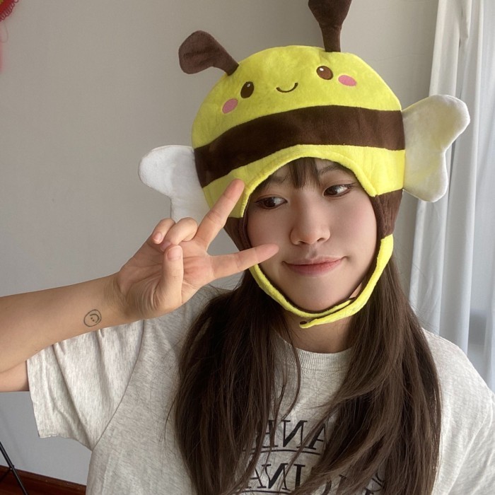 · สินค้าสุดฮิต · น่ารักตลก Sweet Girl Heart ins Little Bee Headgear Photo Show Clock Card Amusement 