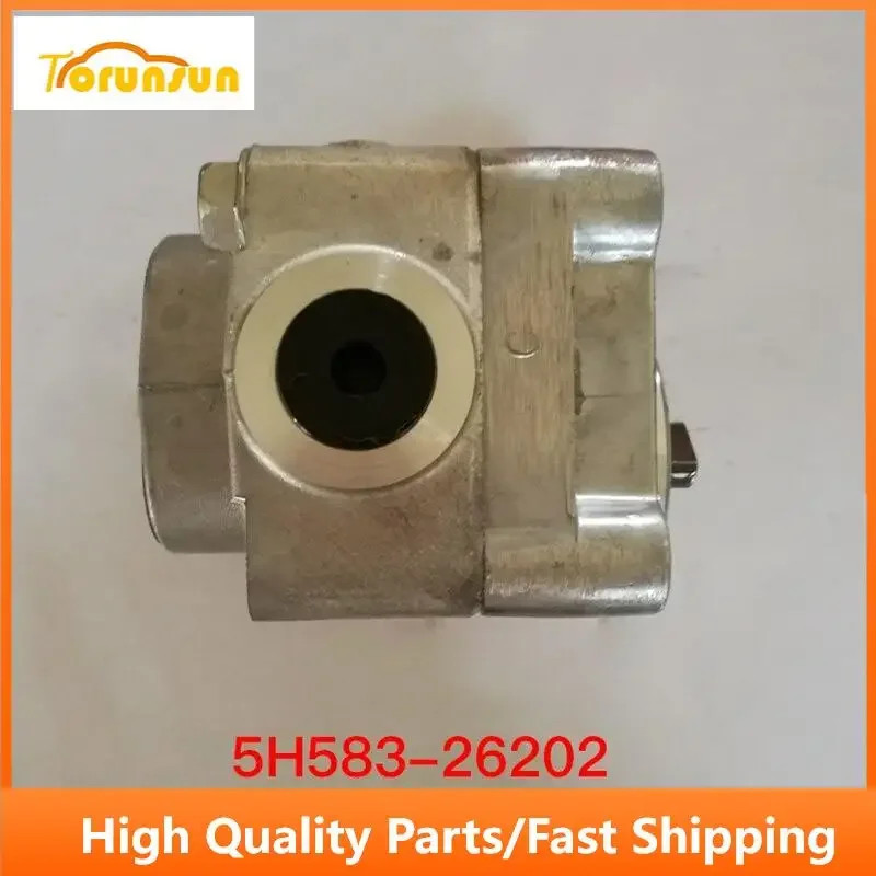 Hydraulic Pump 5H583-26202 5H58326202 for Kubota D902 Engine 208 Harvester