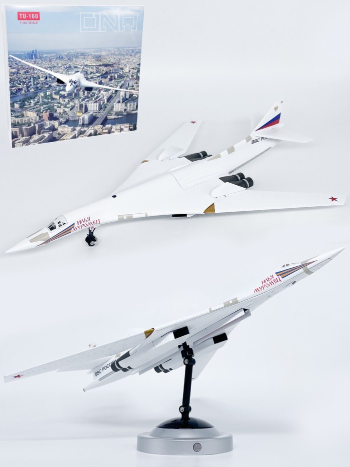 คลังสินค้าพร้อม 1: 144 รัสเซีย Tu TU160 เครื่องบินทิ้งระเบิดระยะไกลจําลองเครื่องบินรุ่นเครื่องประดับ