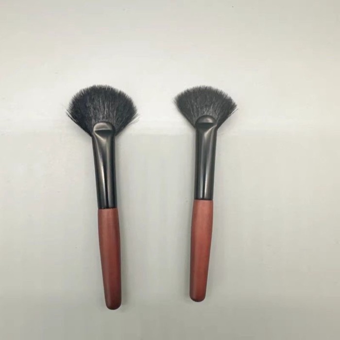 Mi Negative Dog mini mini Fan-Shaped Highlighter Brush แปรงมัลติฟังก์ชั่นรายละเอียดผมนุ่ม Brightenin