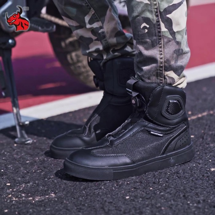 Motorcycle Boots Men Waterproof Motorcyclist Boots Black Leather Motocross Boots Breathable Moto Bi