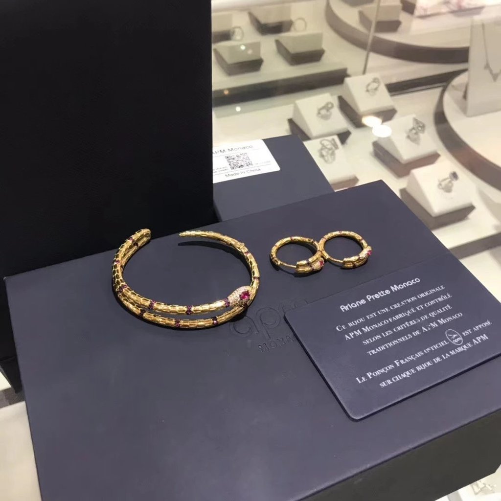 Apm Monaco เปิดมุม สร้อยข้อมือลายงู สไตล์แฟชั่นสำหรับผู้หญิง พร้อมต่างหูและเครื่องประดับเงินสีคัลเล