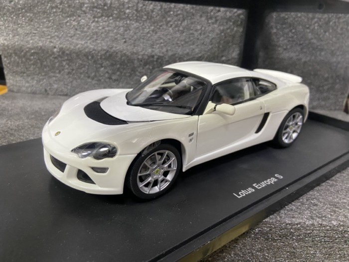 พร้อมสต็อก autoart autoart 1/18 Lutes Lotus Europa Lotus Europa โมเดลรถอัลลอย