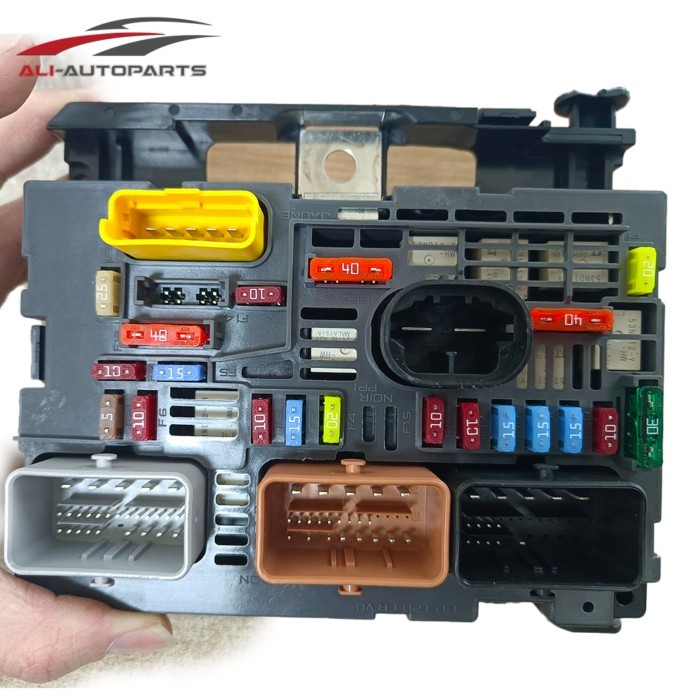 Fuse Box PEUGEOT / CITROEN 9666700580 BSM-R06-00 BSMR0600