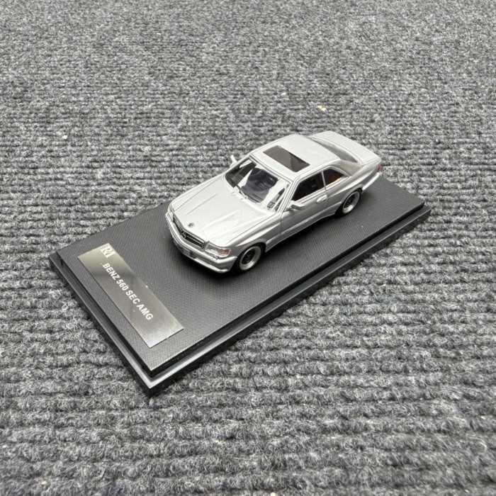 คลังสินค้าพร้อม 1: 64 Mercedes-Benz Benz 560 SEC AMG โมเดลรถอัลลอย