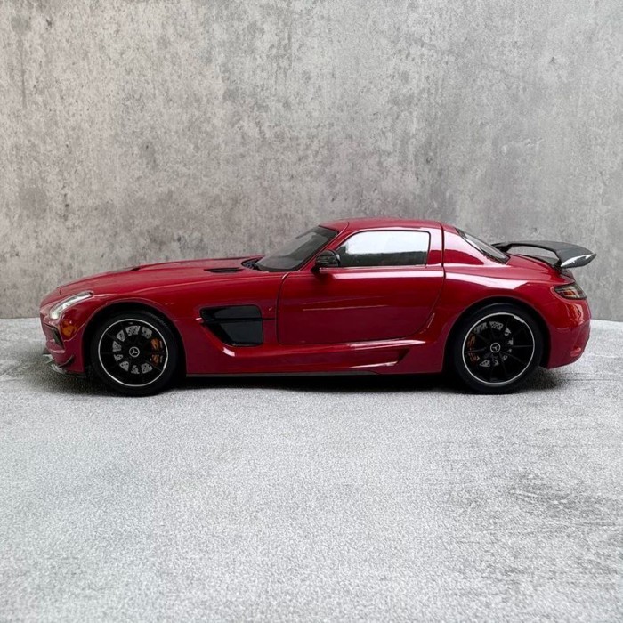 MINICHAMPS Mini Cut 1: 18 Benz AMG SLS รถรุ่น Benz sls รถรุ่น