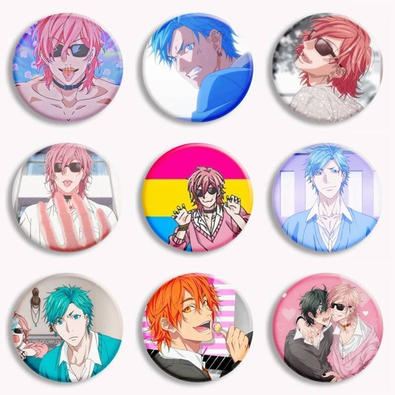 เข็มกลัด Anime แบบปุ่มโลหะ จาก Yarichin Club สำหรับสะสมและเป็นของขวัญ Kawaii Yuri Ayato Yui Tamura