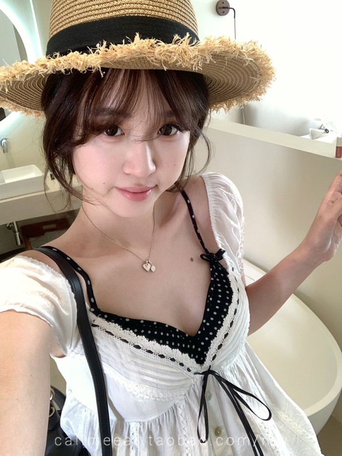 เสื้อตัวเล็กคอกลมแขนพองพอง ดีไซน์หลังสวยงาม