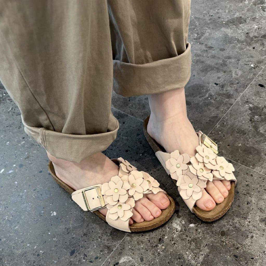 รองเท้าแตะสไตล์เรโตรสำหรับฤดูร้อน การใช้งานภายนอก SOLEหนา มีลายดอกไม้ - สไตล์ Birkenstock