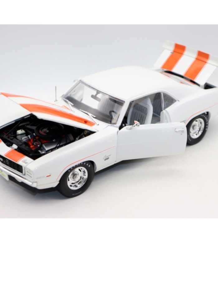 Out of Print Model 61 Road 1 18 Alloy Car 1969 Cherolet Camaro Z10 Cherolet Camaro Car Model