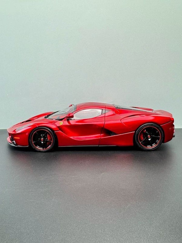 BBR 1: 18 โมเดลรถ Ferrari LaFerrari LaFerrari จําลองโลหะผสมคอลเลกชันโมเดลรถเปิดเต็มรูปแบบ