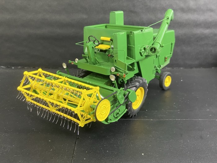 พร้อมสต็อกเรซิ่น 1/32 John Deer John Deere John Deere John Deere John Deere Harvester เครื่องปลูกเคร