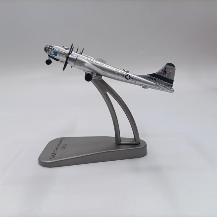 1: 300 B-29 Super Air Fortress Bomber จําลองเครื่องบินยี่ห้อใหม่ Static เครื่องประดับ